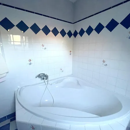 Maison De 4 Chambres Avec Jardin Clos Et Wifi A Sainte Restitue Holiday home *